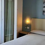 Carol מלון 3*