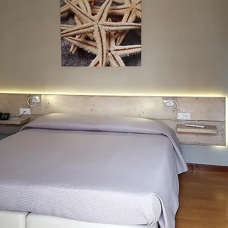 Отель Carol Градо